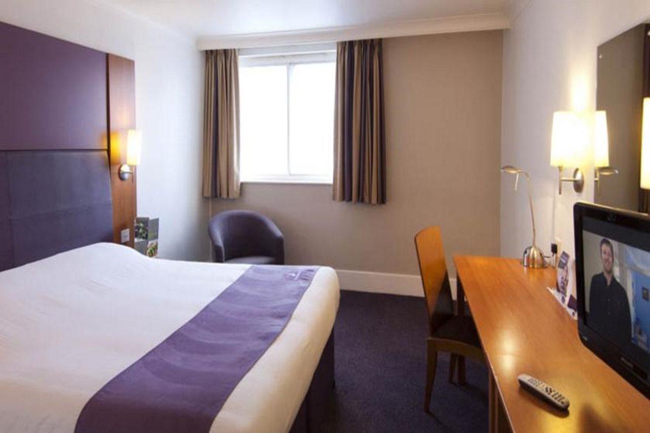 Premier Inn Maidstone Wateringbury Exteriör bild