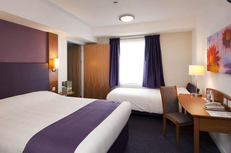 Premier Inn Maidstone Wateringbury Exteriör bild
